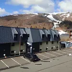 Au Cœur De Avec Balcon Et Parking - Fr-1-814-98 Super-Besse