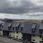 Au Cœur De Avec Balcon Et Parking - Fr-1-814-98 * Super-Besse