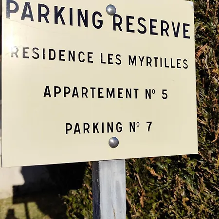 Au Coeur De Avec Balcon Et Parking - Fr-1-814-98 Super Besse